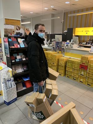 Foto av den första leveransen av Miroar-paket till DHL